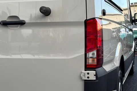 BT75EDR Volkswagen Crafter 2.0 TDI 177PS Commerce Plus High Roof Auto-Twin Slider Thumbnail #37