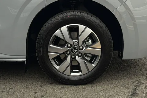 BL75NRJ Volkswagen Transporter Shuttle 2.0 TDI 150PS Minibus Style Auto Thumbnail #9