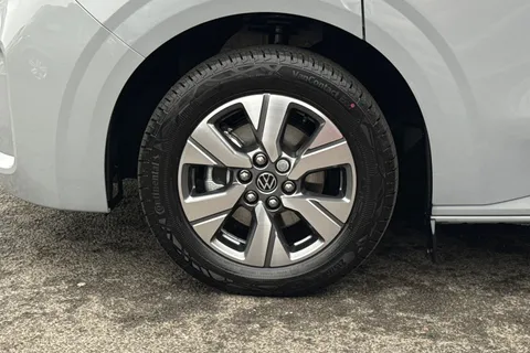 BL75NRJ Volkswagen Transporter Shuttle 2.0 TDI 150PS Minibus Style Auto Thumbnail #10