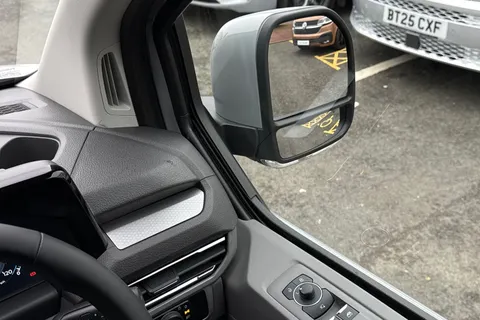 BL75NRJ Volkswagen Transporter Shuttle 2.0 TDI 150PS Minibus Style Auto Thumbnail #20