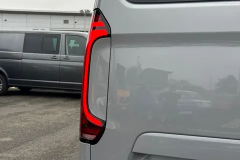 BL75NRJ Volkswagen Transporter Shuttle 2.0 TDI 150PS Minibus Style Auto Thumbnail #32