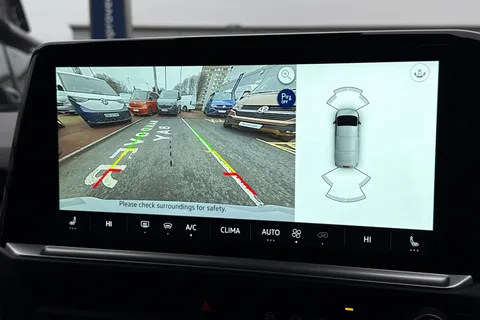 BL75NRJ Volkswagen Transporter Shuttle 2.0 TDI 150PS Minibus Style Auto Thumbnail #53