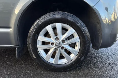 PK74NXO Volkswagen Transporter 2.0 TDI 110 Highline Van Thumbnail #6