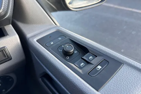 PK74NXO Volkswagen Transporter 2.0 TDI 110 Highline Van Thumbnail #17