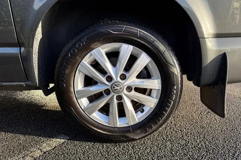 PK74NXO Volkswagen Transporter 2.0 TDI 110 Highline Van Thumbnail #22