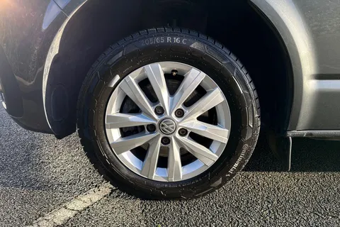 PK74NXO Volkswagen Transporter 2.0 TDI 110 Highline Van Thumbnail #23