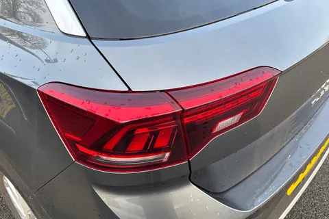 DC72BRZ Volkswagen T-Roc 1.5 TSI Life 5dr Thumbnail #8