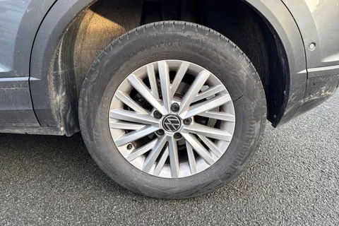 DC72BRZ Volkswagen T-Roc 1.5 TSI Life 5dr Thumbnail #12