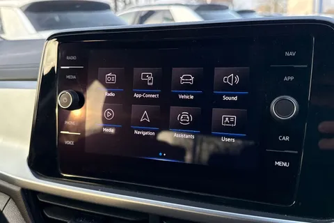 DC72BRZ Volkswagen T-Roc 1.5 TSI Life 5dr Thumbnail #17