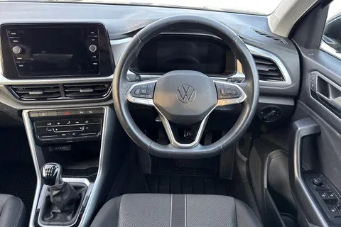 DC72BRZ Volkswagen T-Roc 1.5 TSI Life 5dr Thumbnail #18