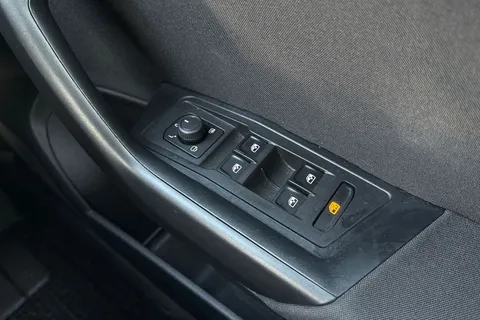 DC72BRZ Volkswagen T-Roc 1.5 TSI Life 5dr Thumbnail #21