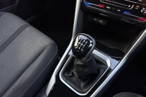 DC72BRZ Volkswagen T-Roc 1.5 TSI Life 5dr Thumbnail #23