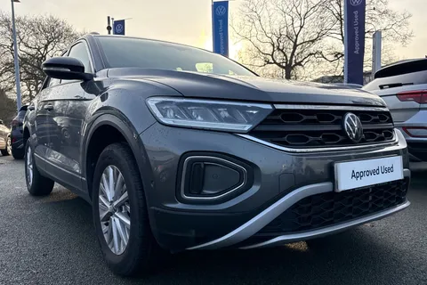 DC72BRZ Volkswagen T-Roc 1.5 TSI Life 5dr Thumbnail #25
