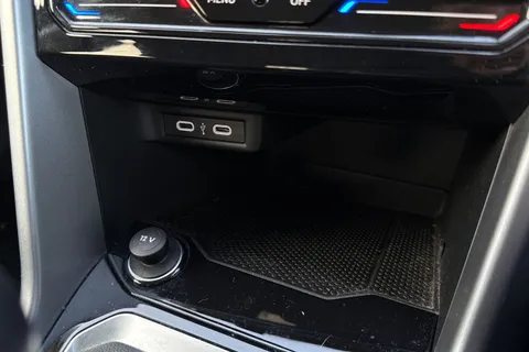 DC72BRZ Volkswagen T-Roc 1.5 TSI Life 5dr Thumbnail #33