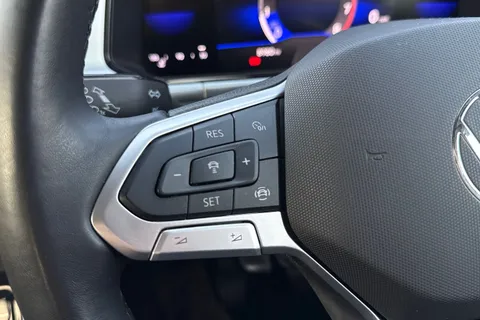 DC72BRZ Volkswagen T-Roc 1.5 TSI Life 5dr Thumbnail #36