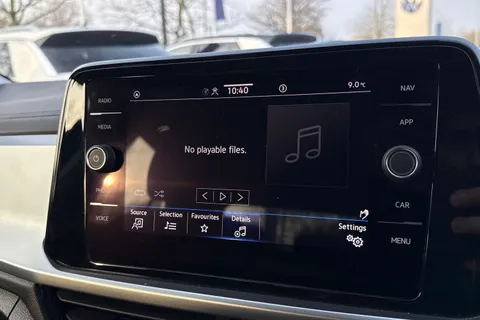 DC72BRZ Volkswagen T-Roc 1.5 TSI Life 5dr Thumbnail #42