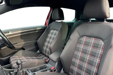 DC19XVY Volkswagen Golf 2.0 TSI 245 GTI Performance 3dr Thumbnail #15