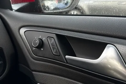 DC19XVY Volkswagen Golf 2.0 TSI 245 GTI Performance 3dr Thumbnail #20