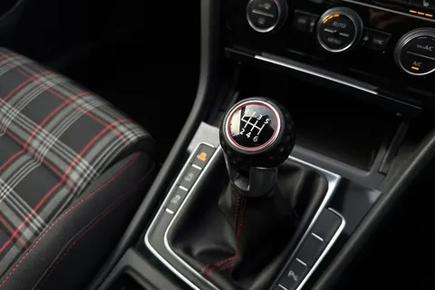 DC19XVY Volkswagen Golf 2.0 TSI 245 GTI Performance 3dr Thumbnail #22