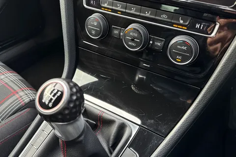 DC19XVY Volkswagen Golf 2.0 TSI 245 GTI Performance 3dr Thumbnail #37