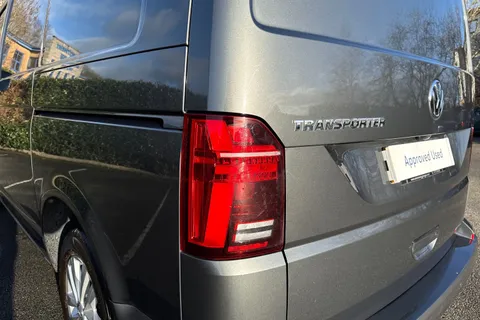 PK74NXO Volkswagen Transporter T28 Panel van Highline SWB 110 PS 2.0 TDI 5sp Manual Thumbnail #8