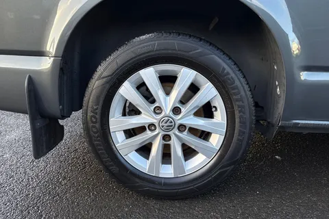 PK74NXO Volkswagen Transporter T28 Panel van Highline SWB 110 PS 2.0 TDI 5sp Manual Thumbnail #11