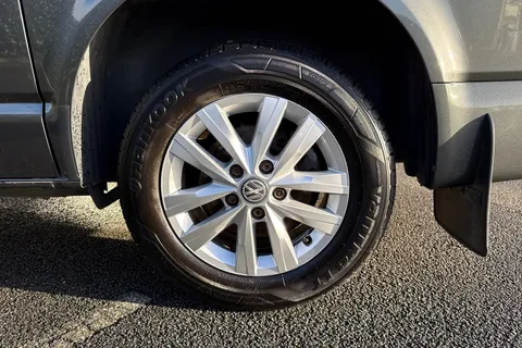 PK74NXO Volkswagen Transporter T28 Panel van Highline SWB 110 PS 2.0 TDI 5sp Manual Thumbnail #12