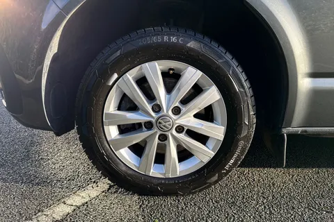 PK74NXO Volkswagen Transporter T28 Panel van Highline SWB 110 PS 2.0 TDI 5sp Manual Thumbnail #13