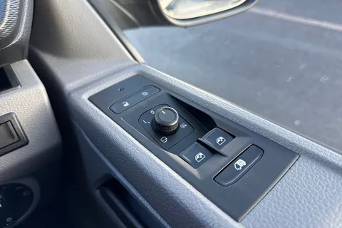 PK74NXO Volkswagen Transporter T28 Panel van Highline SWB 110 PS 2.0 TDI 5sp Manual Thumbnail #21