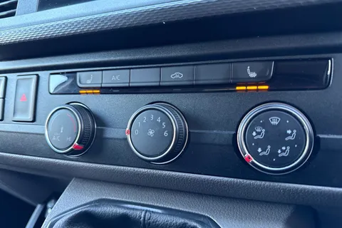 PK74NXO Volkswagen Transporter T28 Panel van Highline SWB 110 PS 2.0 TDI 5sp Manual Thumbnail #22