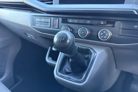 PK74NXO Volkswagen Transporter T28 Panel van Highline SWB 110 PS 2.0 TDI 5sp Manual Thumbnail #23