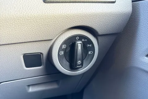 PK74NXO Volkswagen Transporter T28 Panel van Highline SWB 110 PS 2.0 TDI 5sp Manual Thumbnail #26