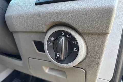 PK74NXO Volkswagen Transporter T28 Panel van Highline SWB 110 PS 2.0 TDI 5sp Manual Thumbnail #41