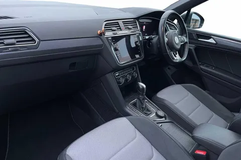 PF19FOV Volkswagen Tiguan 2.0 TDi 190 4Motion R-Line 5dr DSG Thumbnail #2