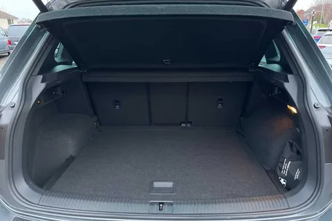 PF19FOV Volkswagen Tiguan 2.0 TDi 190 4Motion R-Line 5dr DSG Thumbnail #9