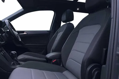 PF19FOV Volkswagen Tiguan 2.0 TDi 190 4Motion R-Line 5dr DSG Thumbnail #10