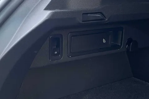 PF19FOV Volkswagen Tiguan 2.0 TDi 190 4Motion R-Line 5dr DSG Thumbnail #32