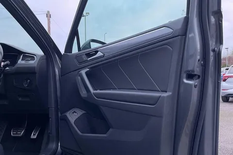 PF19FOV Volkswagen Tiguan 2.0 TDi 190 4Motion R-Line 5dr DSG Thumbnail #38