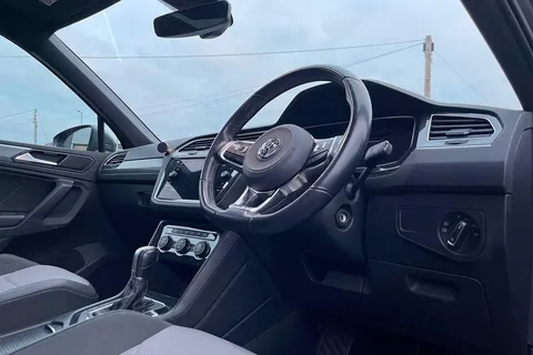 PF19FOV Volkswagen Tiguan 2.0 TDi 190 4Motion R-Line 5dr DSG Thumbnail #39