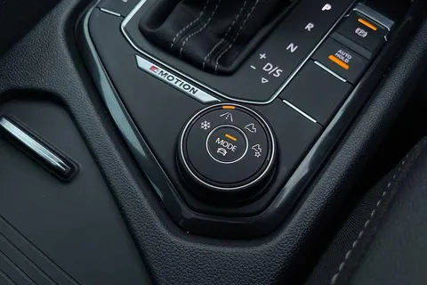 PF19FOV Volkswagen Tiguan 2.0 TDi 190 4Motion R-Line 5dr DSG Thumbnail #46