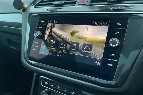 PF19FOV Volkswagen Tiguan 2.0 TDi 190 4Motion R-Line 5dr DSG Thumbnail #53