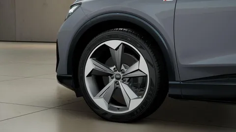  Audi Q4 e-tron 45 Black Edition Auto 5dr 82kWh Thumbnail #4