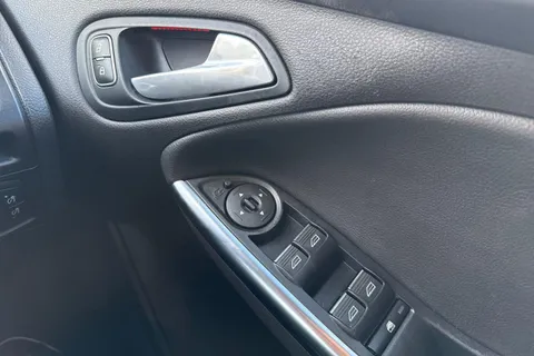 ST18VGZ Ford Focus 2.0T EcoBoost ST-2 Euro 6 (s/s) 5dr Thumbnail #19