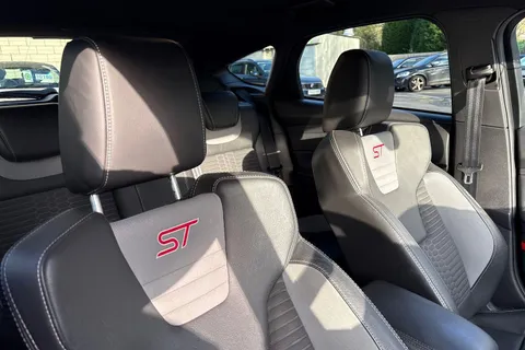 ST18VGZ Ford Focus 2.0T EcoBoost ST-2 Euro 6 (s/s) 5dr Thumbnail #22