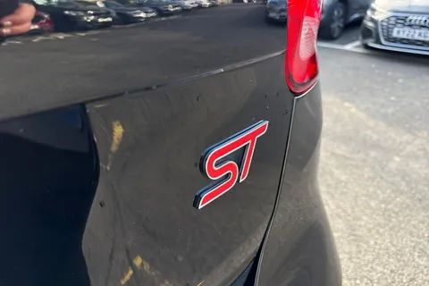 ST18VGZ Ford Focus 2.0T EcoBoost ST-2 Euro 6 (s/s) 5dr Thumbnail #28