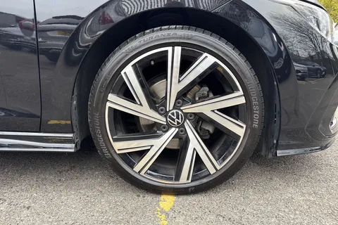 CF22UWZ Volkswagen Golf 1.5 TSI R-Line Euro 6 (s/s) 5dr Thumbnail #6