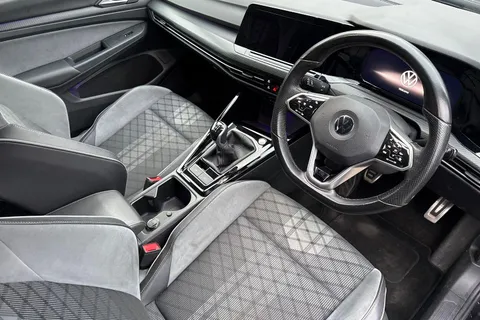 CF22UWZ Volkswagen Golf 1.5 TSI R-Line Euro 6 (s/s) 5dr Thumbnail #7