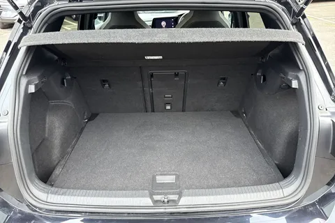 CF22UWZ Volkswagen Golf 1.5 TSI R-Line Euro 6 (s/s) 5dr Thumbnail #9