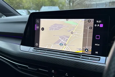 CF22UWZ Volkswagen Golf 1.5 TSI R-Line Euro 6 (s/s) 5dr Thumbnail #11