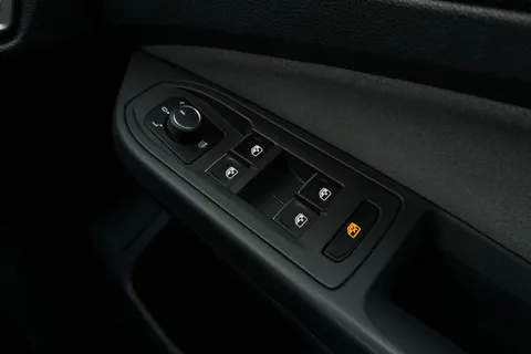 CF22UWZ Volkswagen Golf 1.5 TSI R-Line Euro 6 (s/s) 5dr Thumbnail #17